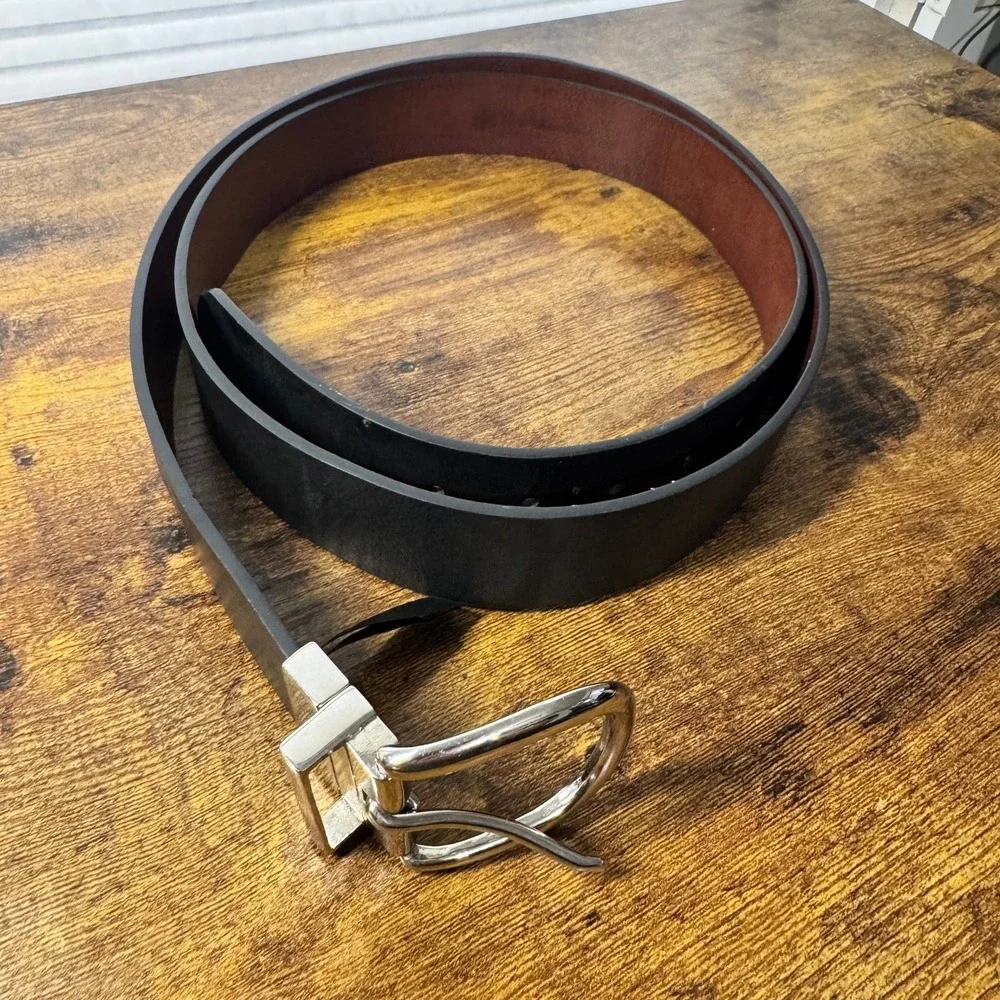 Torrid Women Size 4 Black Reversible Swivel Buckle Belt